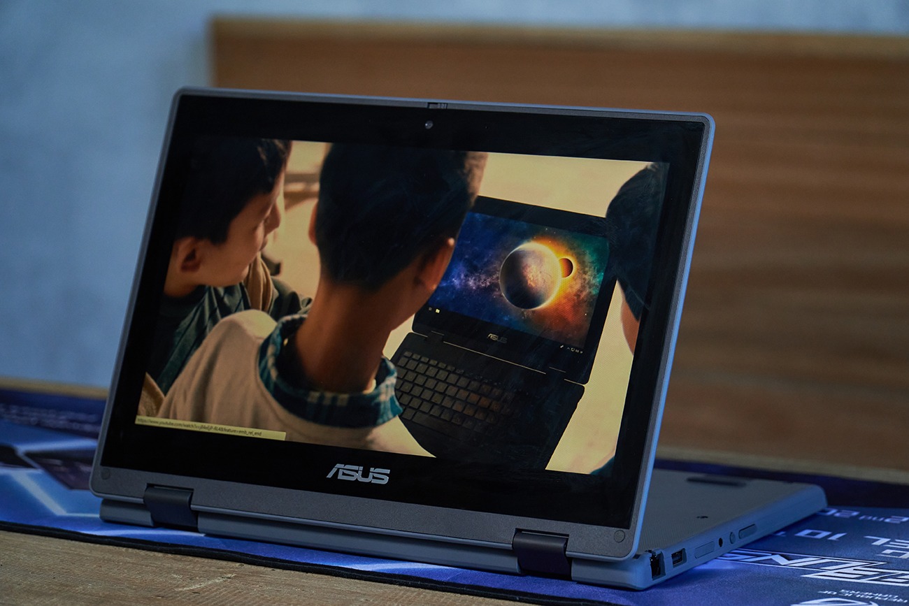 so-sanh-hieu-nang-Asus-BR1100F-va-Surface Laptop-Go